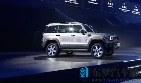 爆款越野新选？BJ40远境智行19万起，硬刚坦克300，配置到底如何-2