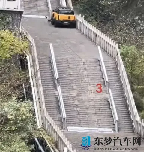 奇瑞天门山翻车！豪言挑战路虎，结果撞毁护栏深夜道歉-2