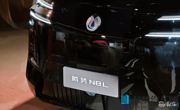 美女坤坤：明星驾控时尚风潮，汽车生活新态度-1