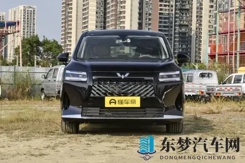 实拍五菱星光730：10万级家用车新选择，侧滑门+双独悬-2