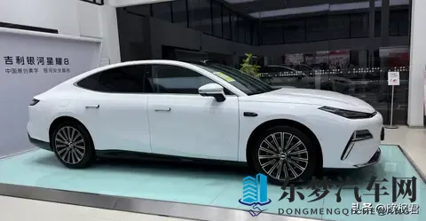 吉利银河星耀8系统变手机 玩家整活停不下来 穷鬼也能开豪车？-1