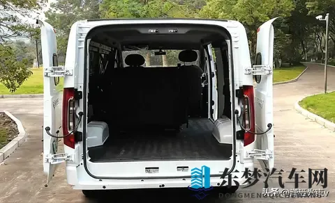 公交车被多人伦 H：多人聚集公交车上，发生令人咋舌事件