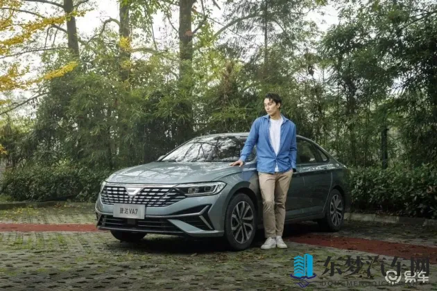 东京热葵千惠多人激烈：东京街头激情狂欢，人群热情似火-2