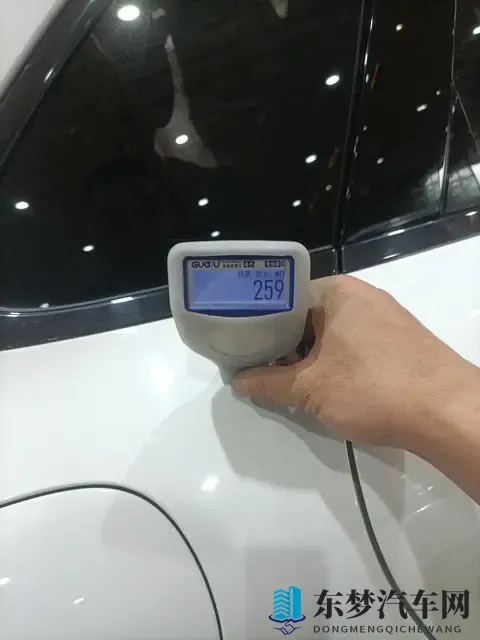 25万不到！圆你保时捷梦，20款白色Macan开回家-1