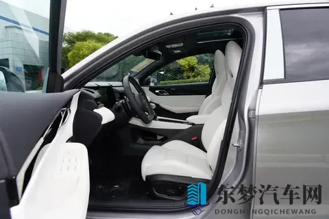 领克03：10万级性能家轿，14万即可拥有272匹马力？-2