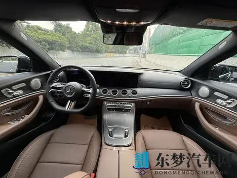 丰满少妇猛烈进入：风韵犹存女性激情拥吻-3