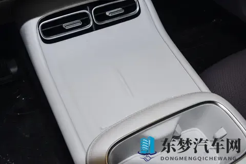 长安启源A06掀桌子了   车长4885mm配双叉臂悬挂   1199万起步即高配？-3