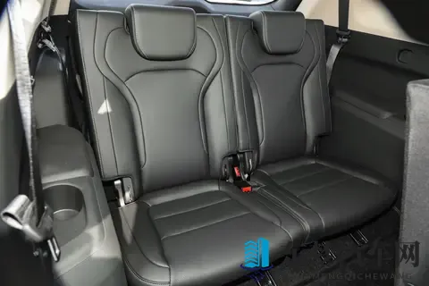 预算12万选插混？230km续航+电混四驱+露营套装，这SUV太值了