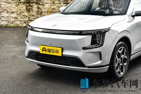 捷途山海L7 PLUS：智能大床+双冰箱，15万级SUV也有CDC电磁悬挂？