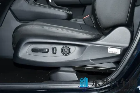 爽 躁多水 快 深点触手：全新SUV引关注：动力强劲，智能操控，豪华体验-3