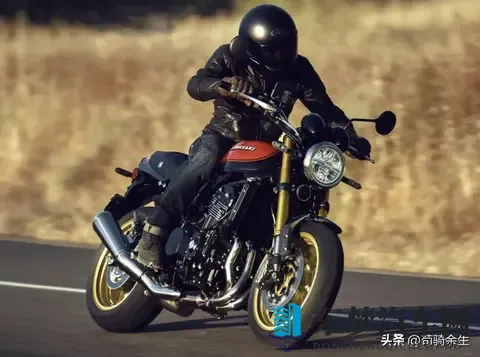 川崎Z900RS新款上市，电控系统全面升级，复古外观藏硬核性能！-2