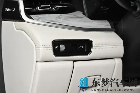 拥抱SPA,拒绝被定义:2026款领克09与燃油豪华的“现代复古”之路-2