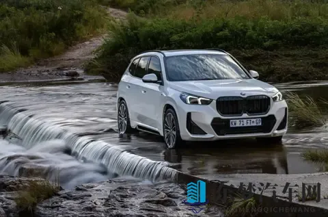 宝马X1：燃油电动双箭齐发，紧凑SUV市场格局生变-2