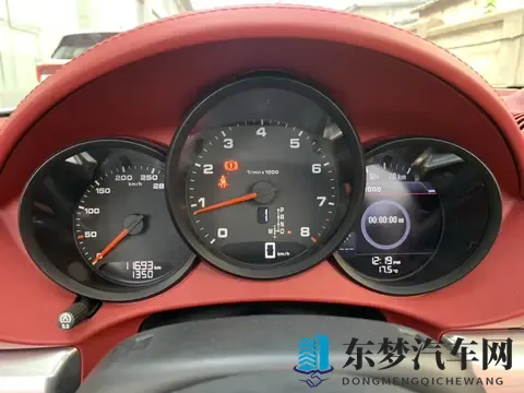 岚图泰山正式上市3799万起挑战9系旗舰SUV市场-1