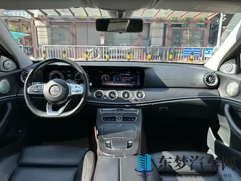 三年奔驰E级，19万开走行政座驾，这气场不输新车！-1