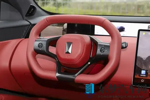 鸿蒙座舱加持，纯电续航356km，这款阿维塔 12增程版实力如何？