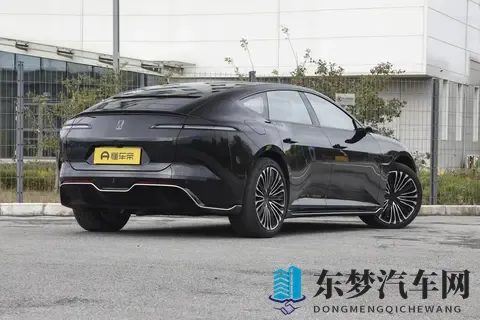 鸿蒙座舱加持，纯电续航356km，这款阿维塔 12增程版实力如何？-1