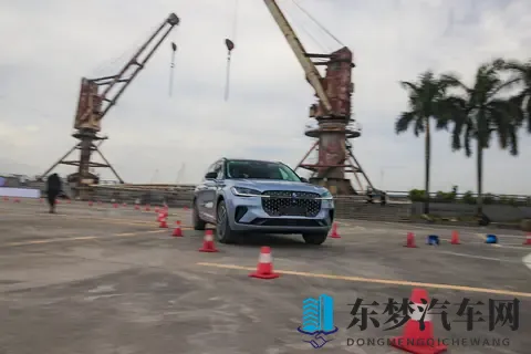 救命啊！ 原来美系 SUV 也能这么好开！-2