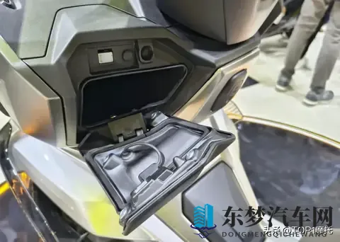 米兰车展丨无极SR125 GTS首次亮相，战斗感十足的龙骨踏板-2