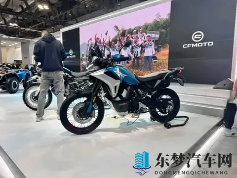 儿媳周莹回乡扫墓：汽车陪伴，清明回家路更温馨-3