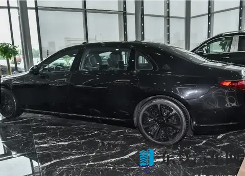 落地价格超404万!60T+612马力+熏黑轮毂!这台奔驰车确实少见-2
