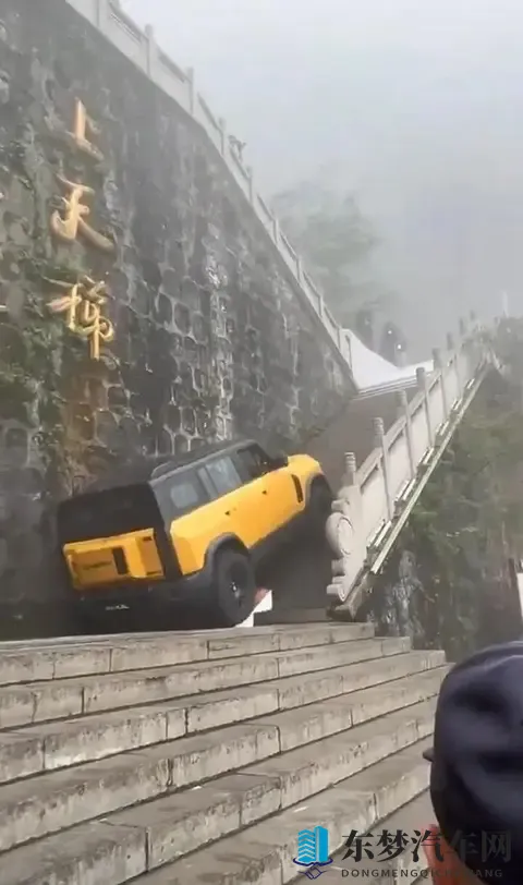 奇瑞天门山翻车，甩锅一根绳子