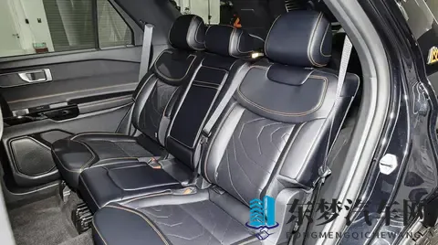 福特探险者新车型上市，外观很硬朗，5座，23T动力，10AT+四驱-2
