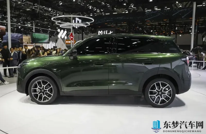 10万元内首搭激光雷达 零跑A10广州车展首秀-1