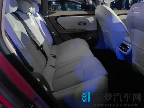 打破中大型轿车价格体系，长安启源A06售1099万起-3