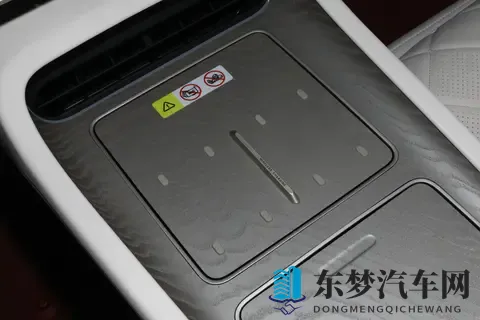 不吹不黑！阿维塔12皇家剧院版：四激光雷达 + 华为ADS，诚意如何？-1