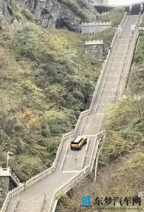 奇瑞天门山测试翻车溜车撞坏护栏后连夜致歉网友：营销别拿安全赌-2