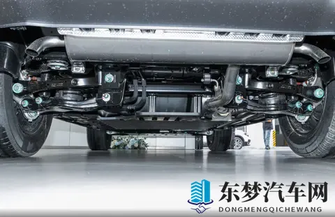 单月销量超20000台！这台中大型硬派越野让人意外，起步价1798万-3