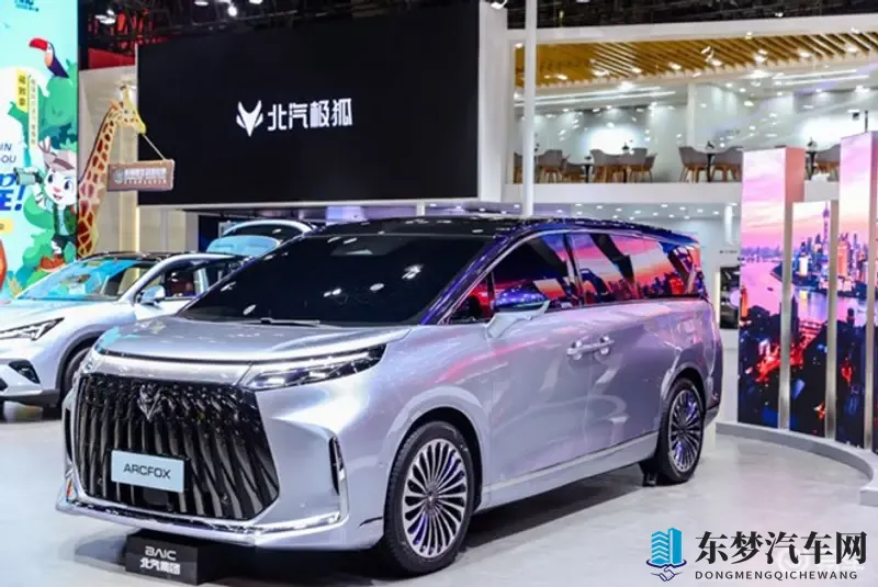 MPV市场迎来价值“破局者”！北汽极狐用三大技术王炸破局-1