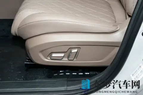 蓝电E5 PLUS：一款不装的家用车，适合普通家庭-2