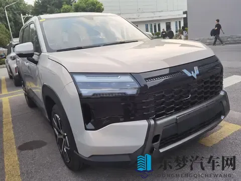 五菱星光560现身街头，美系SUV既视感，5_7座可选+三种动力-1