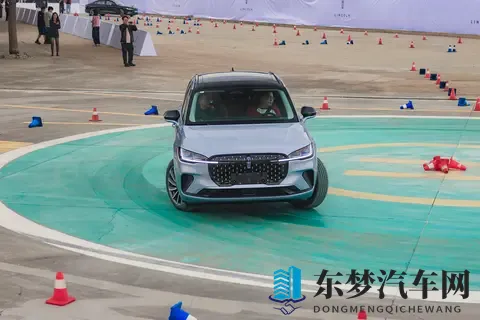 救命啊！ 原来美系 SUV 也能这么好开！-1