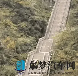 奇瑞风云 X3L 挑战天门山天梯溜车撞护栏 官方致歉并承诺担责-3