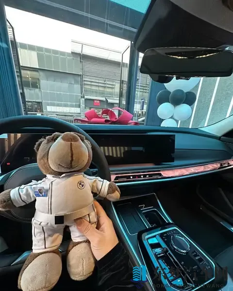 2026款宝马7系：919万起！取消手势控制，但全车隔音免费了？-1