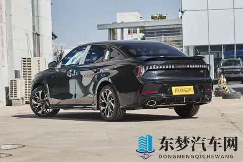 第三代领克03：性能与智能化并存，这款燃油车究竟表现如何？-3