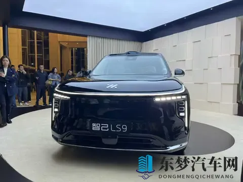 行业首创智控地暖,智己LS9售价3228万起,理想问界对手来了!-1