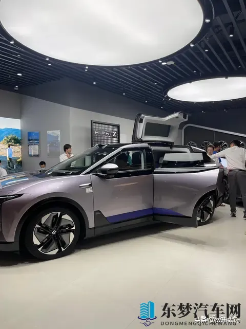 77万提走14万的新能源车！年轻人买“倒闭车”是精明还是犯傻？-1