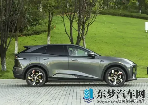 阿娇与陈冠希13分钟49秒的含义：汽车魅力揭秘：速度激情中的生活节奏与爱情寄托-2